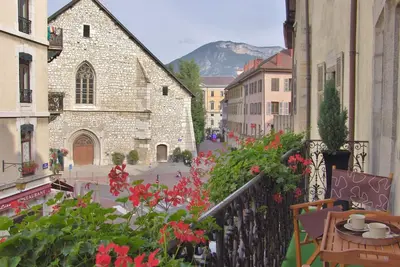 Image de Coup de Cœur en Vieille Ville! Charmant meublé 4* avec balcon - Près du lac