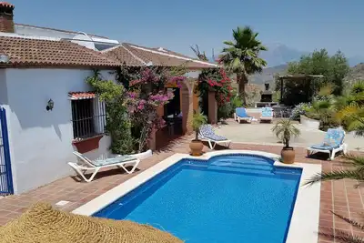 Image de Offre! May 2 a 9, 85 euros la nuit! l Privee Villa avec piscine, pas de vis a vis