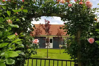 Image de idyllique derrière belle maison d'été Haubarg authentique