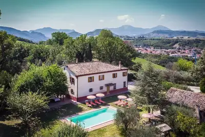 Image de Villa dei Sapori avec piscine dans les collines des Marches, à 45 minutes de la côte Adriatique