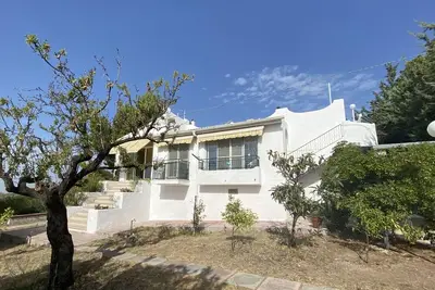 Image de Villa avec jardin avec vue sur la mer et les oliviers
