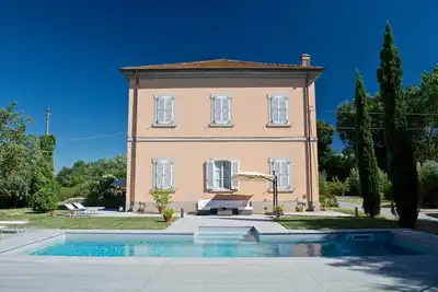 Image de Rêve Vivre avec piscine privée, près de Lucques et la mer. Grand verger. Wi-Fi