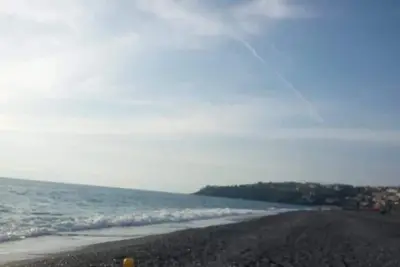 Image de Appartement au 2ème étage d'un immeuble moderne, à 5 minutes de la mer