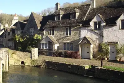 Image de Un 15ème siècle de trois étages maison en pierre pittoresque entièrement équipée et meublée