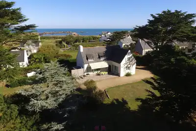 Image de Grande maison, dans un parc arboré avec vue sur mer pour 10 personnes
