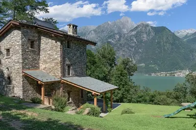 Image de Stunning secluded 4 Bedroom Lake Como Villa