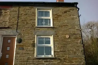 Image de Belle maison de caractère de fin de rangée avec une vue imprenable sur la rivière Teifi