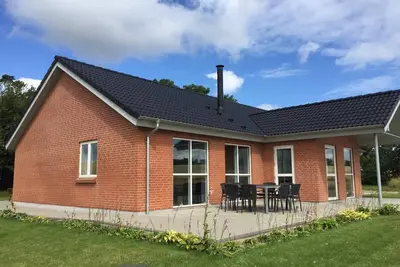 Image de Grand beau chalet dans un cadre calme avec une vue imprenable sur le fjord