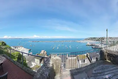 Image de Maison de ville avec une incroyable vue sur la mer