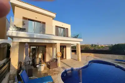 Image de Luxury sea front villa with pool
