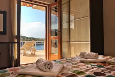 Image de Appartement de deux chambres avec la terrasse et la vue sur le mer Povlja, Brac (A-14399-e)