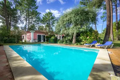 Image de Villa privée dans le Quinta do Peru Golf Condominium avec piscine et capacité pour 10pax