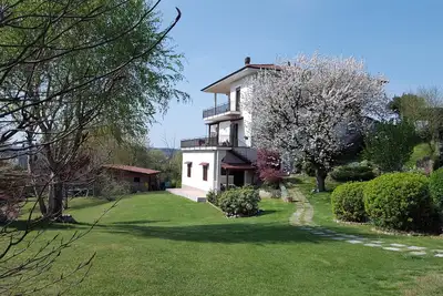 Image de INESGrazioso appartement sur la colline du lac San Carlo Arona Maggiore