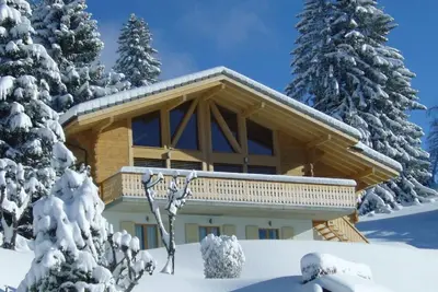 Image de Chalet suisse moderne et luxueux - vue panoramique spectaculaire