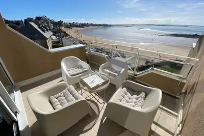 Image de Superbe appartement design magnifique vue sur mer les pieds dans l'eau