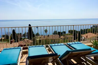 Image de Villa conviviale pour les familles avec vue panoramique et spa chauffé