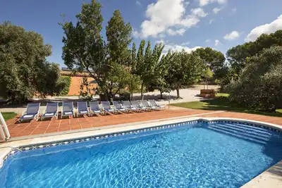 Image de Villa sourrendeb de vignes à proximité de Sitges et Barcelone