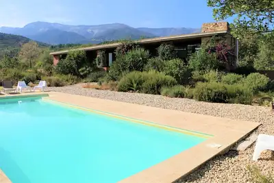 Image de Spectaculaire maison avec vue sur la piscine et la nature luxuriante près de Madrid