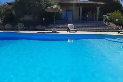 Houses with garden, sea view, co-owned pool and tennis court. Sardinia