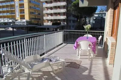 Image de Appartement avec grande terrasse pour profiter du soleil