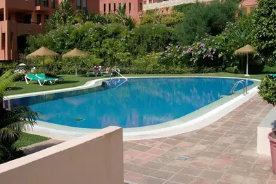 Image de Bel appartement privé de 3 chambres et 2 salles de bains avec 2 piscines et des jardins en cascade.