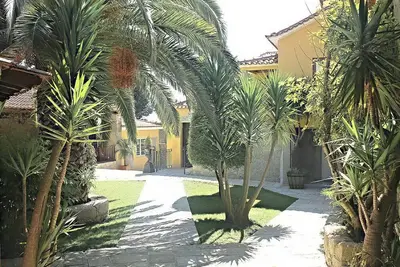 Image de Vieille maison avec piscine, récemment rénové