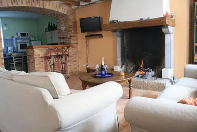 Image de Maison cosy en Champagne : cheminée et balnéo duo