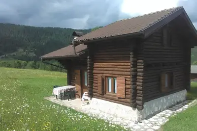 Image de Chalet / Chalet entouré de verdure à proximité des pistes cyclables (Vtt)