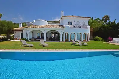 Image de Villa accueillante de style andalou. Free Wifi