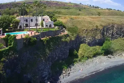 Image de Villa enchanteresse, avec piscine privée et vue imprenable sur l'Etna Vulcano