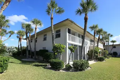 Image de Sur la plage! Condo de luxe avant Golfe, 2b / 2b, piscine, tennis, WiFi. Vue imprenable.