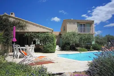 Image de Belle villa provençale, piscine privée d'eau salée, vues incroyables. Tarifs 2018!