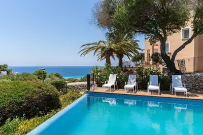 Image de Belle villa avec vue imprenable sur la plage et aire de jeux Son bou