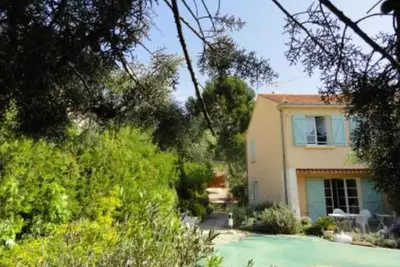Image de Maison avec jardin et piscine privée 3 chambres une salle de bains