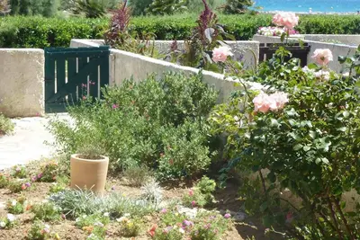 Image de Bel appartement avec jardin face à la mer