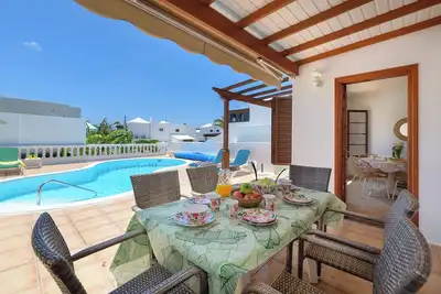 Image de Villa Eric à Puerto Del Carmen avec piscine privée