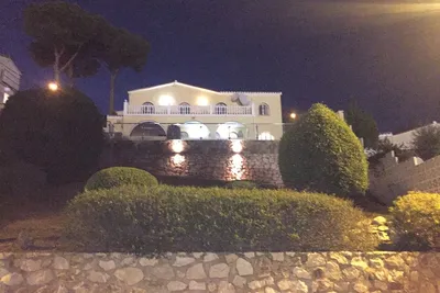 Image de Villa avec piscine privée (chauffée en option) et de superbes vues sur la mer - Great Location