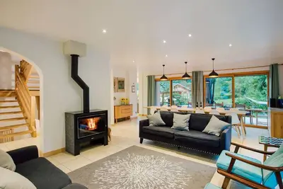 Image de Moderne, grandes chambres, sauna et jacuzzi accès facile aux 3 télécabines