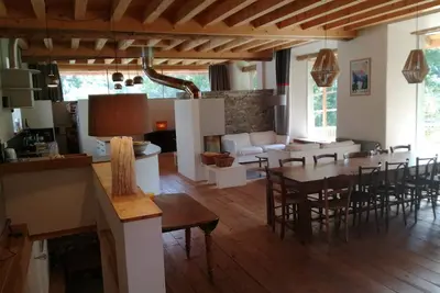 Image de Grand chalet, authentique, >300m2, très lumineux, sauna, près des pistes