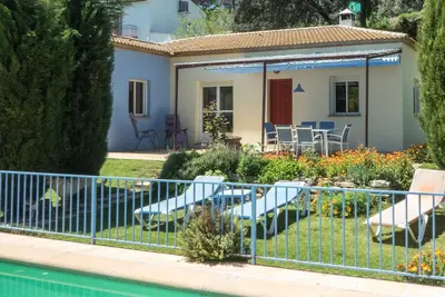 Image de Belle gîte dans une vallée avec jardins biologiques et piscine privée clôturée