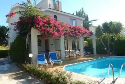 Image de Belle villa avec piscine privée et jardins