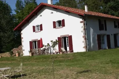 Image de Grande Maison Basque du 18ème siècle restaurée 16 à 20 personnes