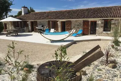 Image de Pierre historique construit 4 Chambre Ferme. A proximité des plages et des parcs d'aventure.