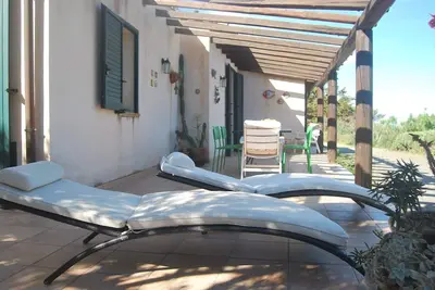 Image de Villa entourée de verdure, à deux pas de la mer