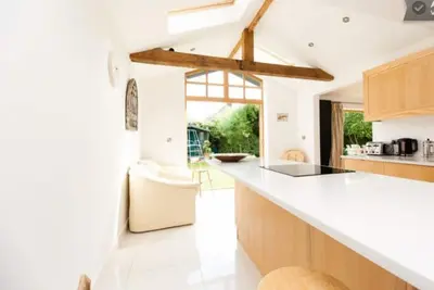 Image de 5 * Beach House - pause parfaite \/ pubs \/ village \/ promenades en mer et en forêt 4 chiens \/ feu de bois