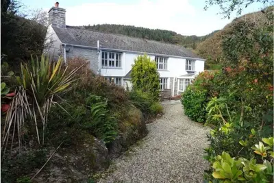 Image de Cottage dans une forêt privée à côté de l'estuaire, peut accueillir jusqu'à 8