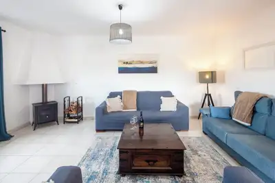 Image de Silvercoast Apartments - Tulip - Piscine, jacuzzi et vue imprenable sur la mer
