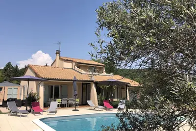 Image de Grande villa  avec très belle piscine et grande plage