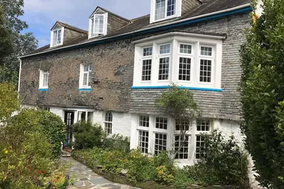 Image de Beau grand chalet en bord de mer avec bain à remous et piscine intérieure