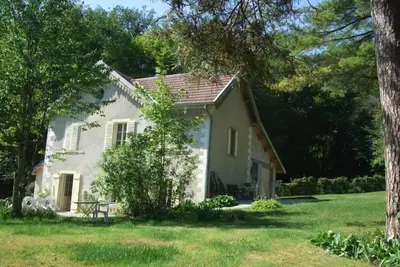 Image de Très jolie maison à la lisière de la forêt avec parc arboisé à 3mn d'Ornans